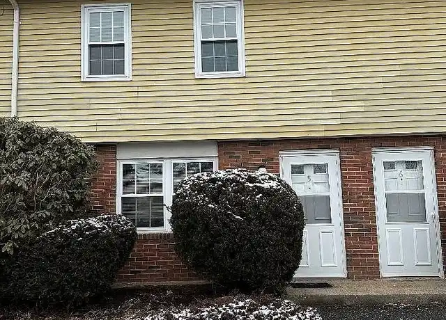 Property at 252 West St #5, Amherst, MA, 01002, 2 beds, 1 bath, [object Object]