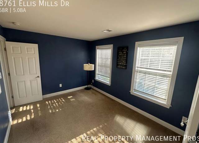 Photo of 8761 Ellis Mill Dr, Gainesville, VA 20155