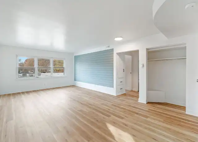 Property at 233 Parkview Blvd, Waterloo, IA, 50702, 1 bed, 1 bath, [object Object]