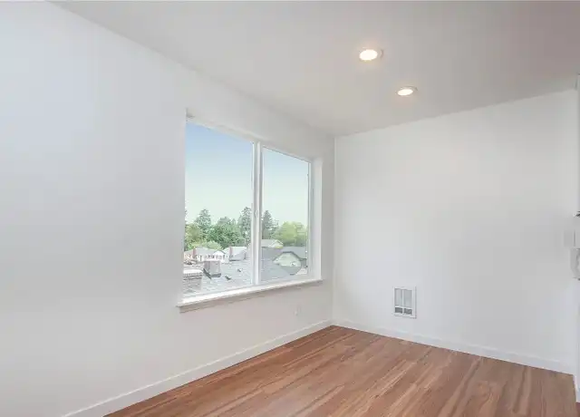 Property at 1000 NE 88th St, Seattle, WA, 98115, 2 beds, 1 bath, [object Object]