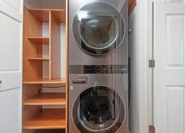 Property at 1000 NE 88th St, Seattle, WA, 98115, 2 beds, 1 bath, [object Object]