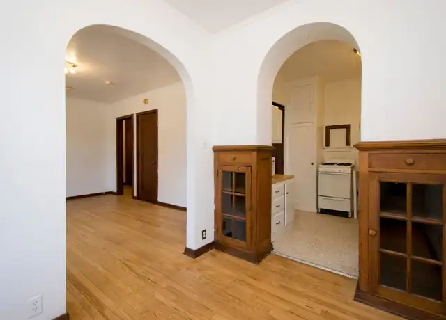 Property at 402 S Race St, Urbana, IL, 61801, 1 bed, 1 bath, [object Object]