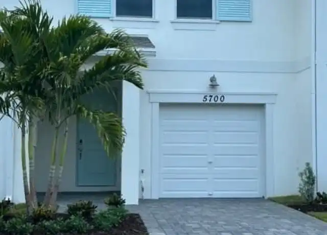 Property at 5700 SE Edgewater Cir, Stuart, FL, 34997, 3 beds, 2.5 baths, [object Object]