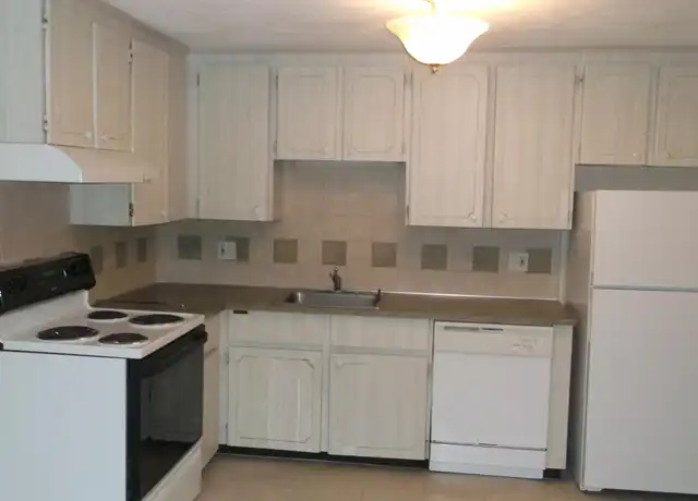 Property at 155 Lexington St Unit 31, Auburndale, MA, 02466, 2 beds, 1 bath, [object Object]