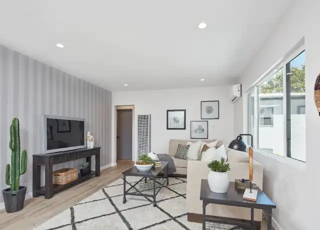 Property at 1838 20th St Unit D, Santa Monica, CA, 90404, 2 beds, 1 bath, [object Object]