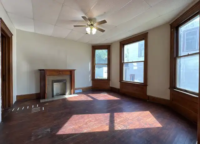 Property at 667 W Locust St Unit 1, Dubuque, IA, 52001, 3 beds, 1.5 baths, [object Object]