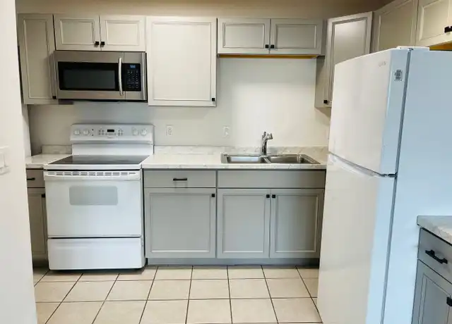 Property at 710 Whitman St Unit 102, Belvidere, IL, 61008, 2 beds, 1 bath, [object Object]