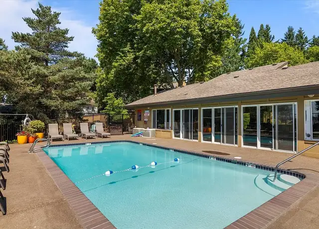 Photo of 12375 Mount Jefferson Ter, Lake Oswego, OR 97035
