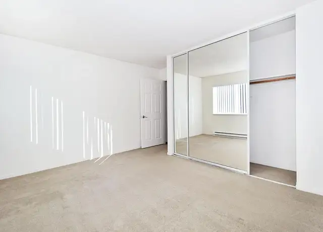 Photo of 12375 Mount Jefferson Ter, Lake Oswego, OR 97035