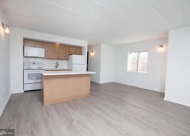 Property at 25 W Bridge St, New Hope, PA, 18938, 1 bed, 1 bath, [object Object]