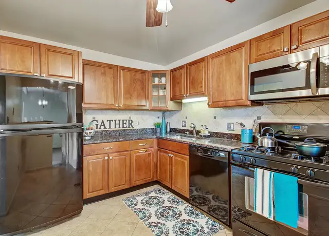 Photo of 650 W Rand Rd, Arlington Heights, IL 60004