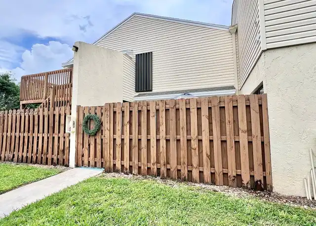Property at 629 Executive Center Dr Unit J101, West Palm Beach, FL, 33401, 1 bed, 1 bath, [object Object]