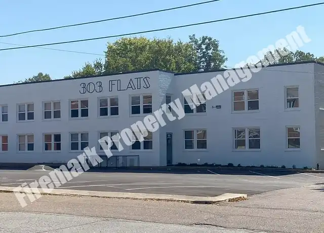 Property at 303 Flats - 303 S Poplar St, Paris, TN, 38242, 0-2 beds, 1-1.5 bath, [object Object]