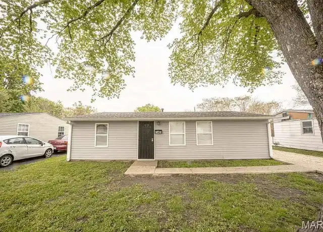 Property at 243 Saint John Dr, East Saint Louis, IL, 62206, 3 beds, 1 bath, [object Object]