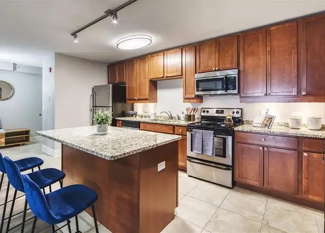 Photo of 595 S River Rd, Des Plaines, IL 60016