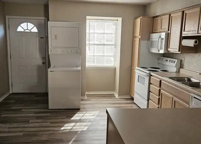 Property at 4633 Yale St Unit D, Metairie, LA, 70006, 2 beds, 1 bath, [object Object]