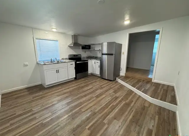 Property at 1209 Raymond St, Seguin, TX, 78155, 3 beds, 1 bath, [object Object]