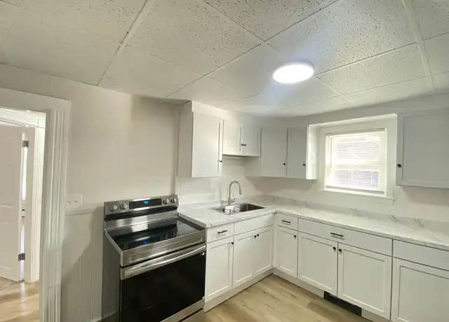 Property at 114 Jewett St Unit 2, Manchester, NH, 03103, 2 beds, 1 bath, [object Object]