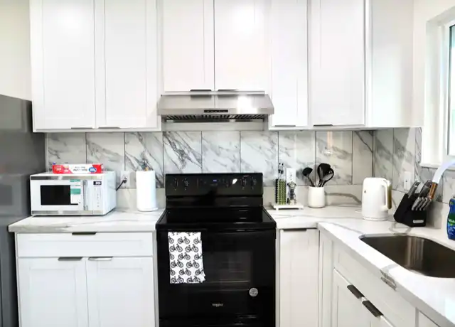 Property at 918 8th Ave, Honolulu, HI, 96816, 4 beds, 1 bath, [object Object]