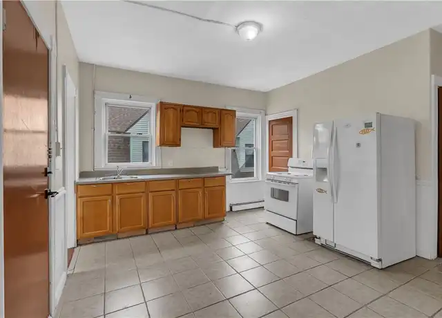 Property at 284 Massachusetts Ave Unit 2, Providence, RI, 02905, 3 beds, 1 bath, [object Object]