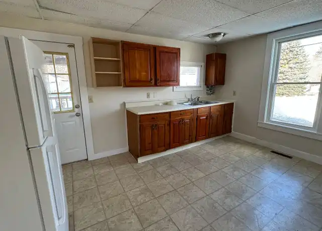Property at 18 Middle St Unit 3, Newport, NH, 03773, 2 beds, 1 bath, [object Object]