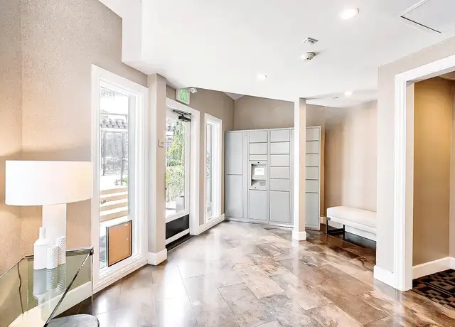 Photo of 230 S Hamilton Dr, Beverly Hills, CA 90211