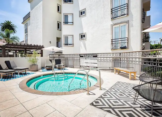 Photo of 230 S Hamilton Dr, Beverly Hills, CA 90211