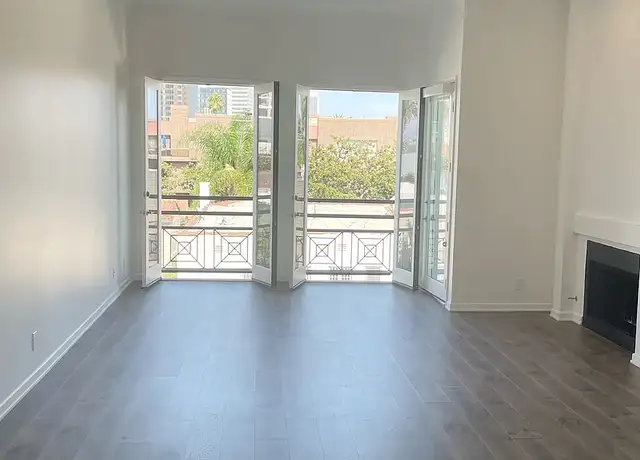 Photo of 230 S Hamilton Dr, Beverly Hills, CA 90211