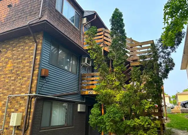 Property at 430 S Van Buren St Unit 2, Iowa City, IA, 52240, 2 beds, 1 bath, [object Object]