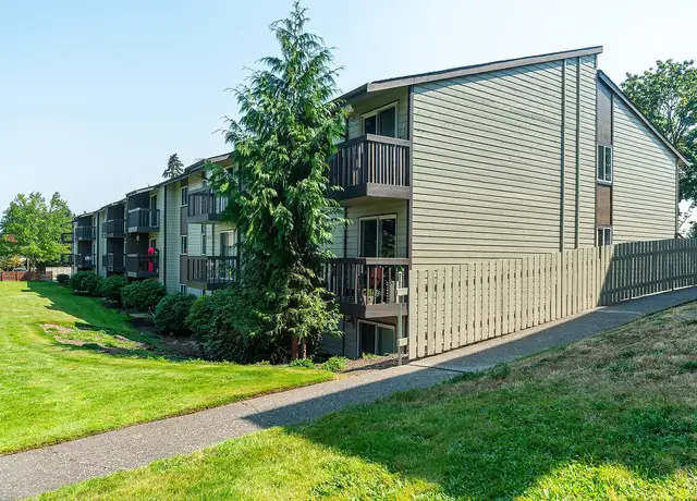 Photo of 2111 SW 352nd St, Federal Way, WA 98023
