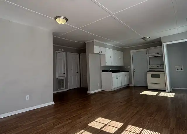 Property at 1010 W 5th Ave, Gastonia, NC, 28052, 2 beds, 2 baths, [object Object]