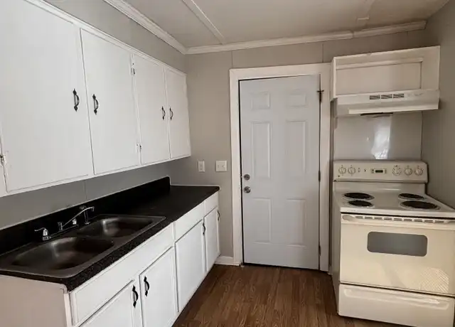 Property at 1010 W 5th Ave, Gastonia, NC, 28052, 2 beds, 2 baths, [object Object]