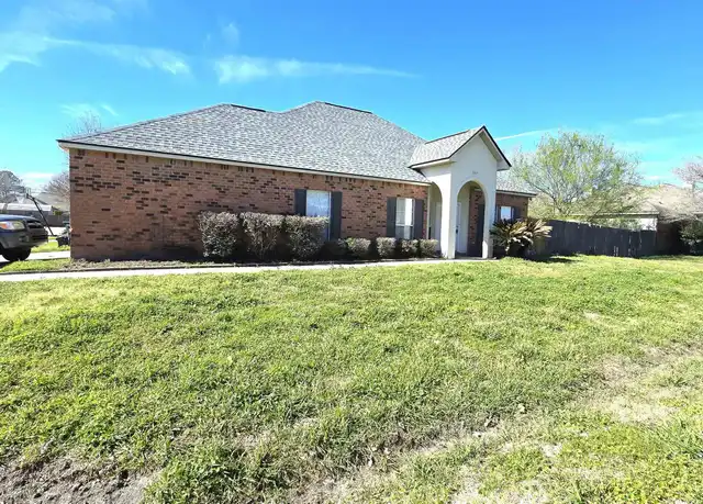 Property at 9363 Pecan Tree Dr, Baton Rouge, LA, 70810, 3 beds, 2 baths, [object Object]