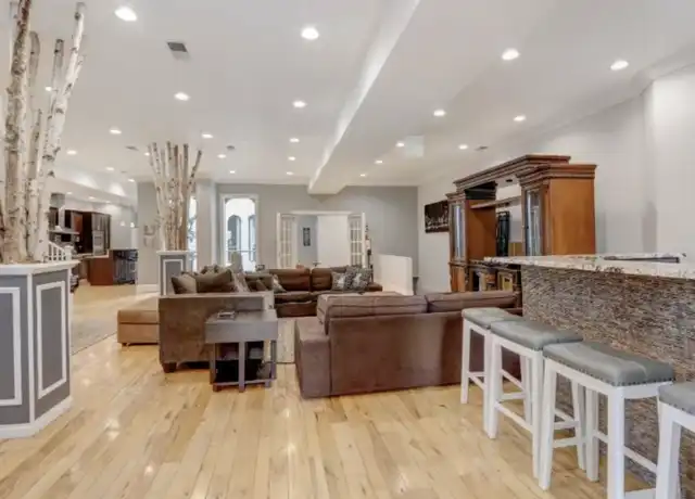 Property at 22 W Ontario St Unit 400, Chicago, IL, 60654, 3 beds, 2 baths, [object Object]