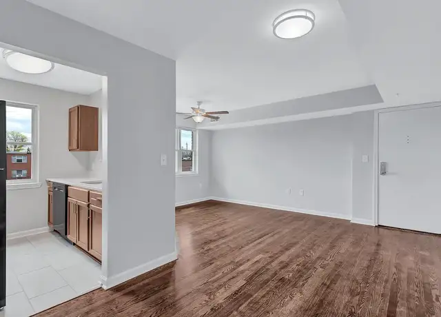 Photo of 425 N Frederick Ave, Gaithersburg, MD 20877