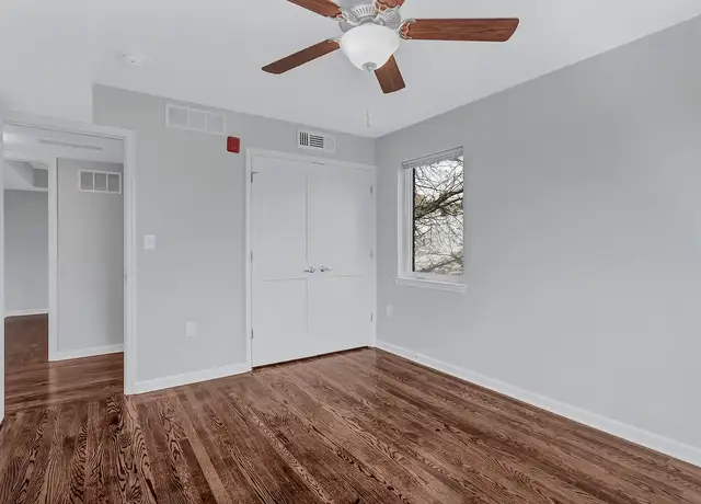 Photo of 425 N Frederick Ave, Gaithersburg, MD 20877