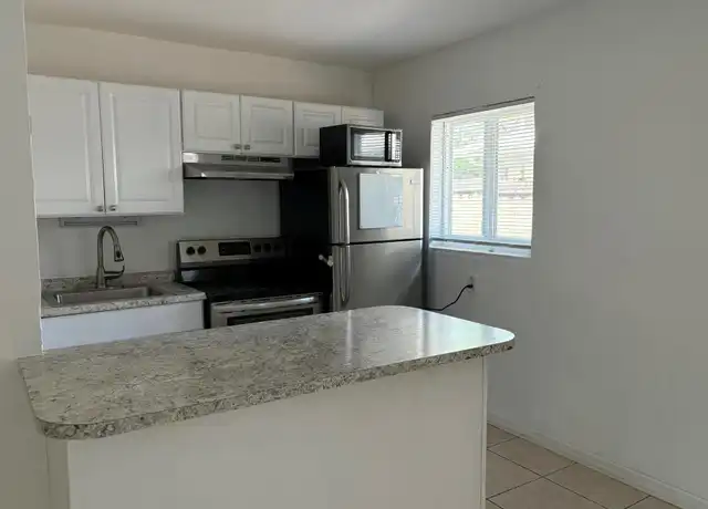 Property at 709 SW 13th Ave Unit 3, Fort Lauderdale, FL, 33312, 2 beds, 1 bath, [object Object]
