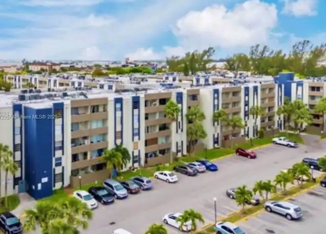 Property at 10090 NW 80th Ct, Hialeah, FL, 33016, 2 beds, 2 baths, [object Object]