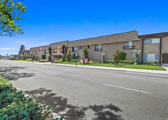 Property at Lakewood Apartments - 11717 Lakewood Blvd, Downey, CA, 90241, 2 beds, 1.5 baths, [object Object]