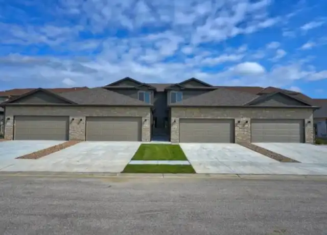 Property at 6957 Serpentine Dr, Lincoln, NE, 68521, 3 beds, 2.5 baths, [object Object]