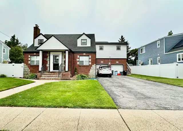 Property at 133 Schenck Blvd, Floral Park, NY, 11001, 2 beds, 1 bath, [object Object]