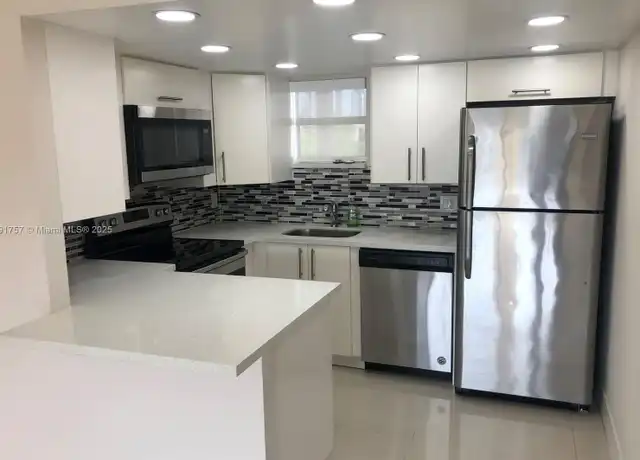 Property at 8290 Lake Dr #409, Doral, FL, 33166, 1 bed, 1 bath, [object Object]