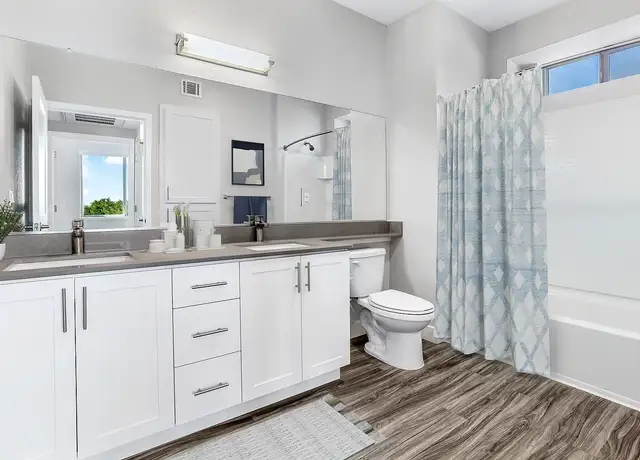 Photo of 1005 E Atherton Dr, Manteca, CA 95337