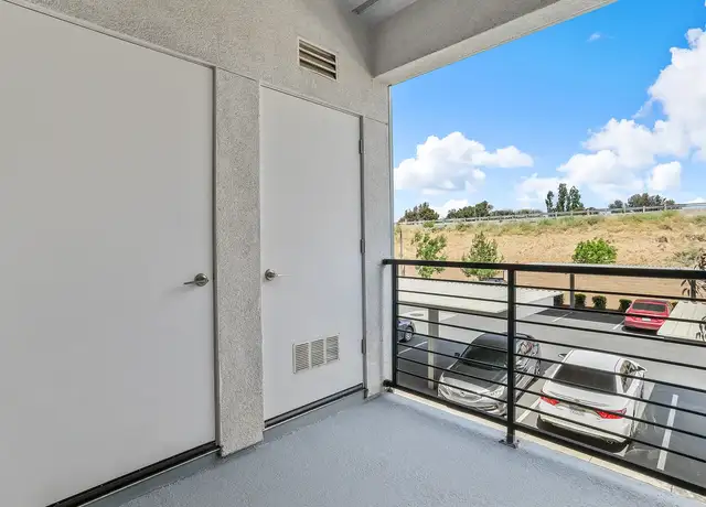 Photo of 1005 E Atherton Dr, Manteca, CA 95337