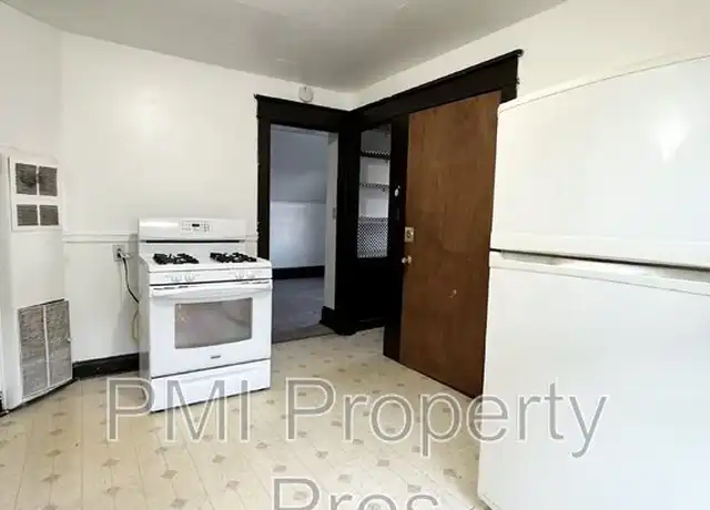 Property at 2222 W Finn Pl, Milwaukee, WI, 53206, 2 beds, 1 bath, [object Object]
