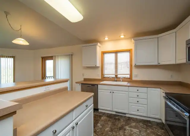 Property at 11 Redtail Ct Unit 8, Coralville, IA, 52241, 4 beds, 2.5 baths, [object Object]