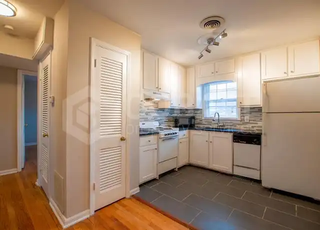 Property at 3607 Roxboro Rd Unit 06, Atlanta, GA, 30326, 2 beds, 1 bath, [object Object]