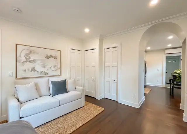 Property at 51 Poplar St Unit 1R, Newport, RI, 02840, 0 beds, 1 bath, [object Object]