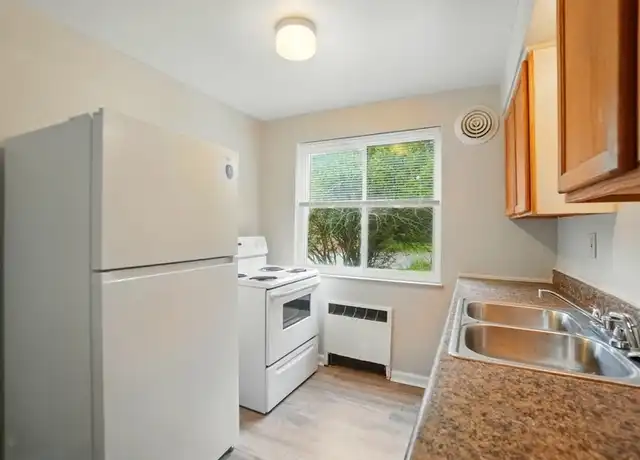 Property at 3919 E Gatewood Ln Unit 3, Silverton, OH, 45236, 2 beds, 1 bath, [object Object]