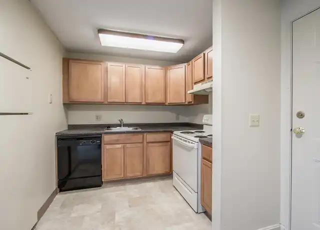 Property at Westford Park Apartments - 1009 Westford St, Lowell, MA, 01851, 1-2 bed, 1 bath, [object Object]